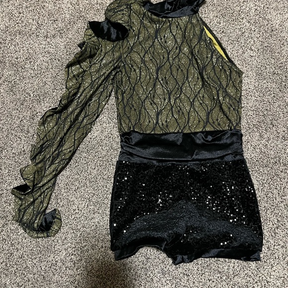 Dance outfit - Picture 2 of 2